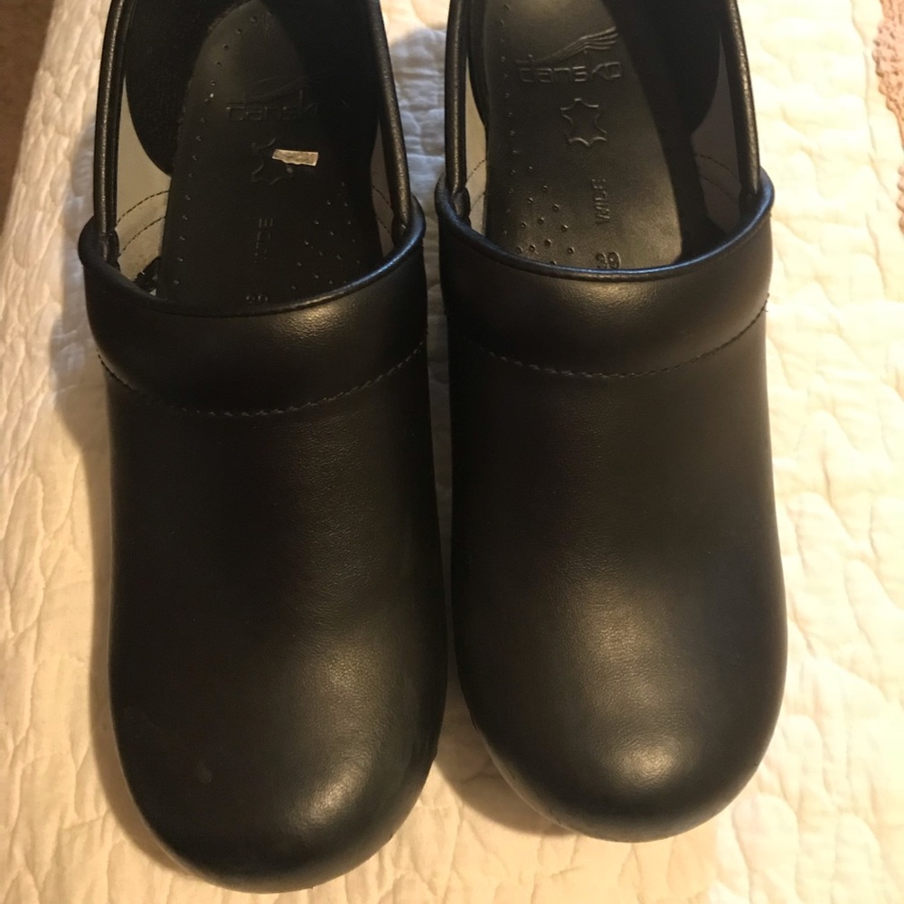 Dansko matte black leather shoes